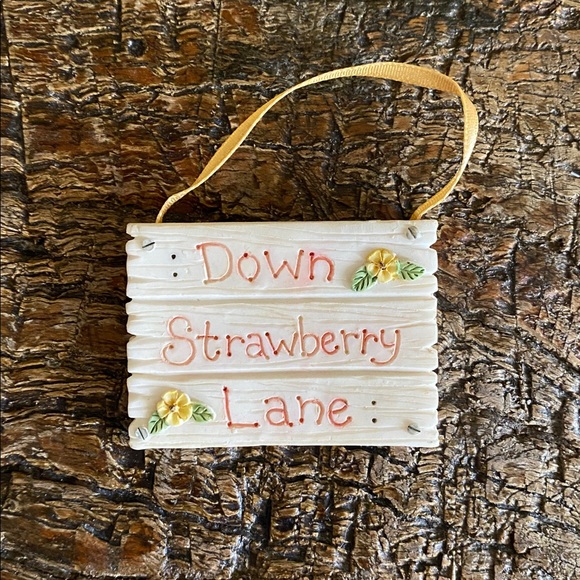 🍓Vintage🍓Cherished Teddies “Down Strawberry Lane” Sign - Picture 2 of 7